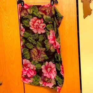 Black pink rose print green leaf sheer chiffon wrap lg scarf Pareo 42” x 64” EUC